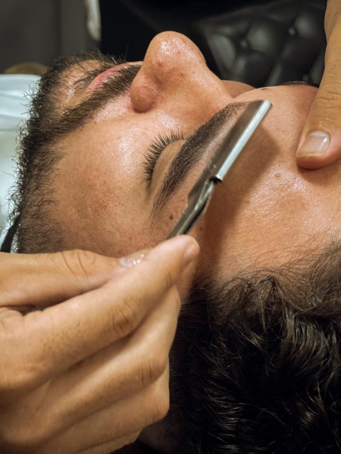 Barba feita na navalha